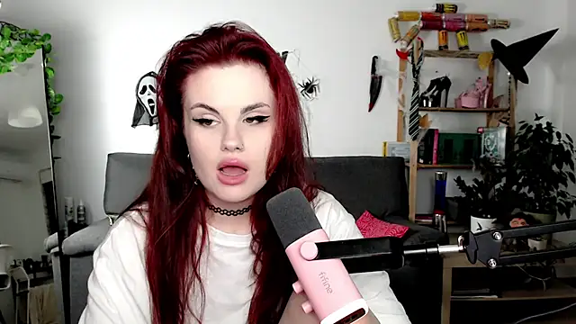 Snapshot of Della_Ideal chatting on October 22, 5:02 pm Della Ideal online show from October 22, 5:02 pm