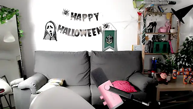 Snapshot of Della_Ideal chatting on October 28, 9:46 am Della Ideal online show from October 28, 9:46 am