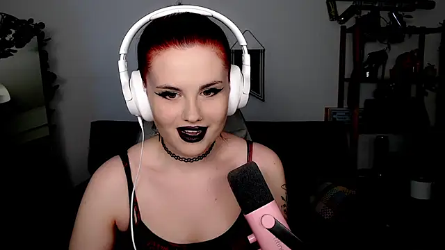 Snapshot of Della_Ideal chatting on November 8, 6:07 pm Della Ideal online show from November 8, 6:07 pm