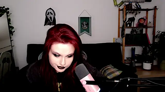 Snapshot of Della_Ideal chatting on November 10, 6:29 pm Della Ideal online show from November 10, 6:29 pm