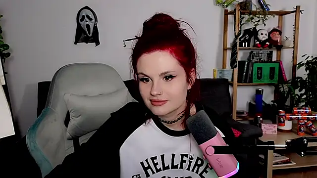 Snapshot of Della_Ideal chatting on November 17, 4:13 pm Della Ideal online show from November 17, 4:13 pm