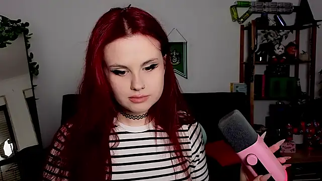 Snapshot of Della_Ideal chatting on November 24, 6:07 pm Della Ideal online show from November 24, 6:07 pm