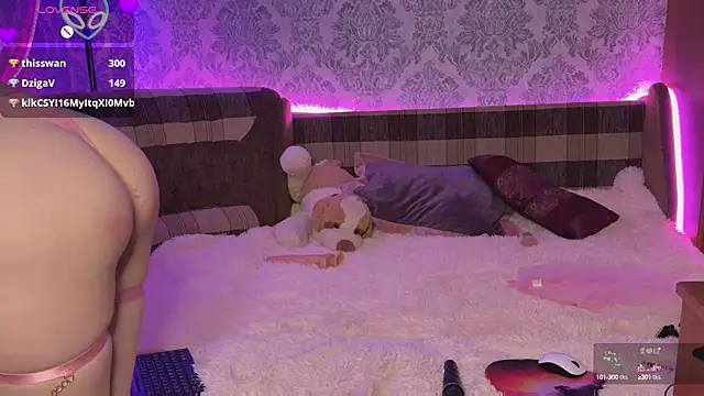 Velvettouch  online show from March 4, 9:22 pm