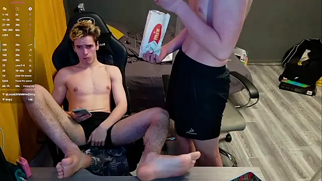 Snapshot of TaylerSigma chatting on February 27, 2:43 pm TaylerSigma online show from February 27, 2:43 pm