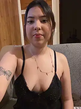 Snapshot of KiaraCut chatting on April 7, 10:09 pm KiaraCut online show from April 7, 10:09 pm