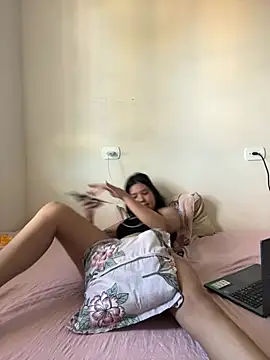 Snapshot of KiaraCut chatting on May 17, 6:59 pm KiaraCut online show from May 17, 6:59 pm
