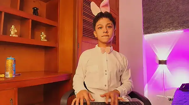 Snapshot of Dante_bre chatting on March 7, 12:23 pm Dante bre online show from March 7, 12:23 pm