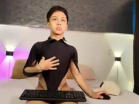 Snapshot of Dante_bre chatting on March 11, 12:17 pm Dante bre online show from March 11, 12:17 pm