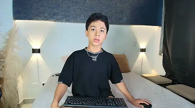 Snapshot of Dante_bre chatting on March 18, 11:30 am Dante bre online show from March 18, 11:30 am