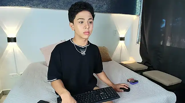 Snapshot of Dante_bre chatting on March 18, 3:10 pm Dante bre online show from March 18, 3:10 pm