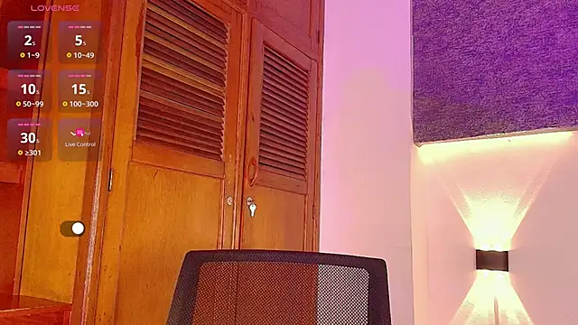 Snapshot of Dante_bre chatting on October 7, 12:02 pm Dante bre online show from October 7, 12:02 pm