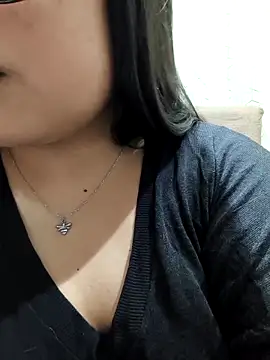 Snapshot of virginbrunette99 chatting on November 6, 6:03 am virginbrunette99 online show from November 6, 6:03 am