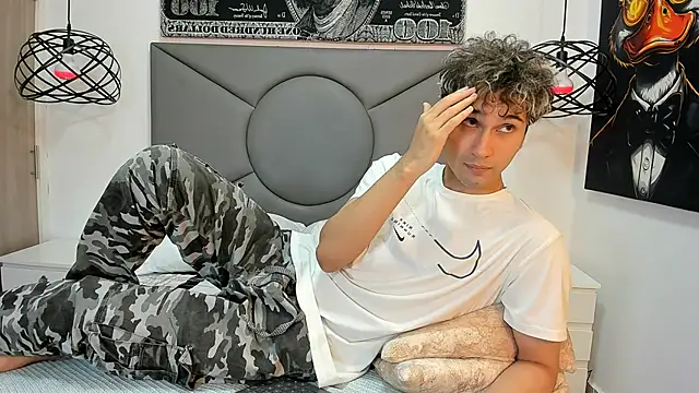 Snapshot of buddy_whitte chatting on October 28, 11:58 am buddy whitte online show from October 28, 11:58 am