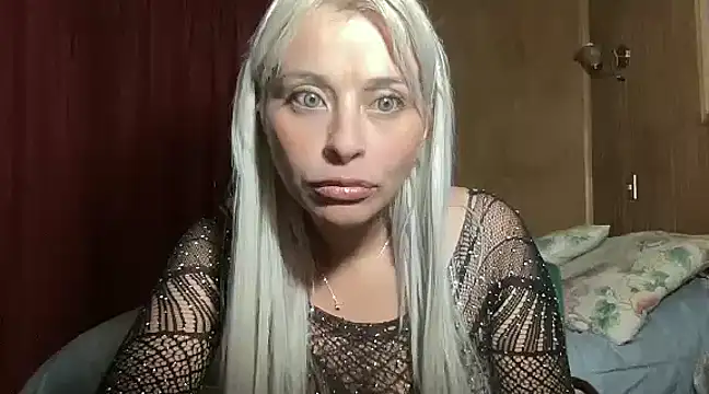 Snapshot of WhiteSnow09 chatting on March 11, 12:54 am WhiteSnow09 online show from March 11, 12:54 am