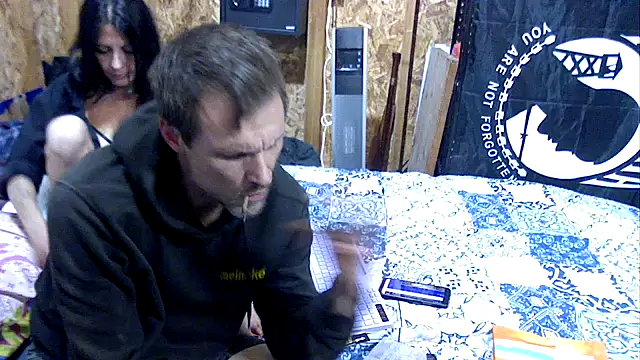 Snapshot of SillyRabbitz chatting on November 9, 6:44 am SillyRabbitz online show from November 9, 6:44 am