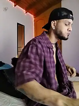 Snapshot of morenosiam chatting on November 28, 3:42 am morenosiam online show from November 28, 3:42 am