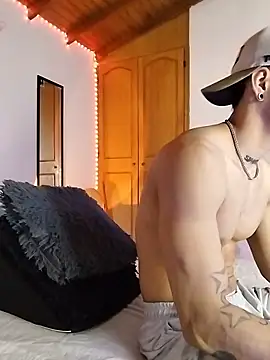 Snapshot of morenosiam chatting on November 30, 10:25 pm morenosiam online show from November 30, 10:25 pm