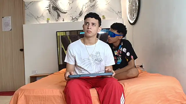 Snapshot of KING_OFF_BOYS chatting on October 13, 1:22 pm KING OFF BOYS online show from October 13, 1:22 pm