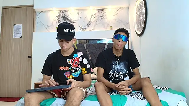 Snapshot of KING_OFF_BOYS chatting on October 17, 1:25 pm KING OFF BOYS online show from October 17, 1:25 pm