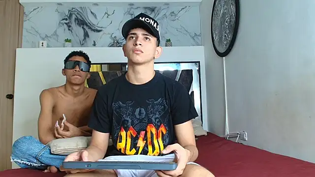 Snapshot of KING_OFF_BOYS chatting on October 28, 1:25 pm KING OFF BOYS online show from October 28, 1:25 pm