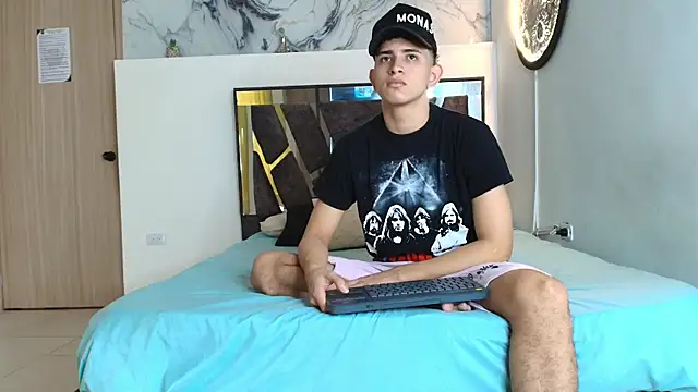 Snapshot of KING_OFF_BOYS chatting on November 9, 1:31 pm KING OFF BOYS online show from November 9, 1:31 pm