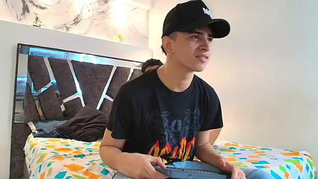 Snapshot of KING_OFF_BOYS chatting on November 20, 1:33 pm KING OFF BOYS online show from November 20, 1:33 pm