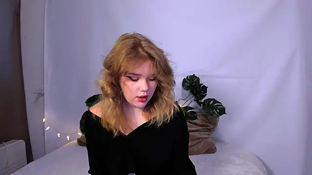 LaseyMoon online show from March 2, 1:15 am