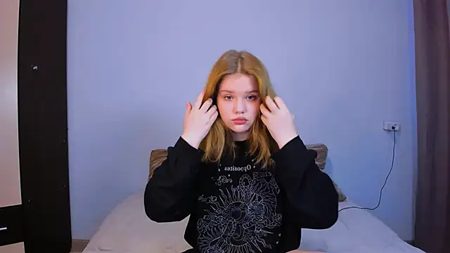 LaseyMoon online show from October 12, 1:37 am