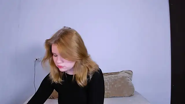 LaseyMoon online show from October 18, 10:32 pm