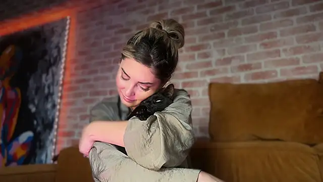  Allie  online show from February 4, 11:05 am