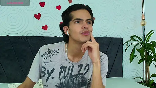 Maximoherrera 16 online show from March 5, 10:11 am