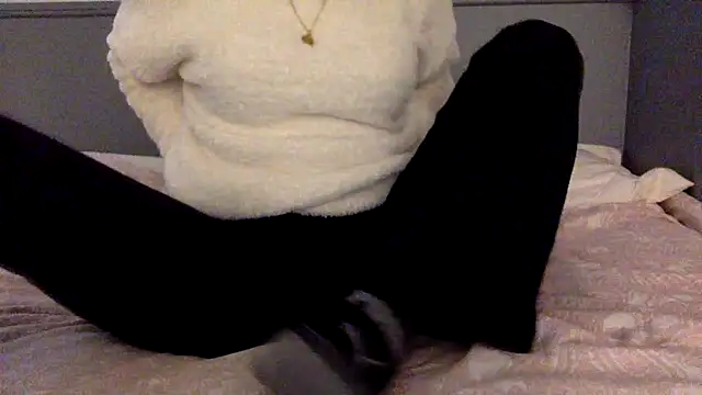 Snapshot of prettyy_kitty chatting on February 25, 7:25 pm prettyy kitty online show from February 25, 7:25 pm