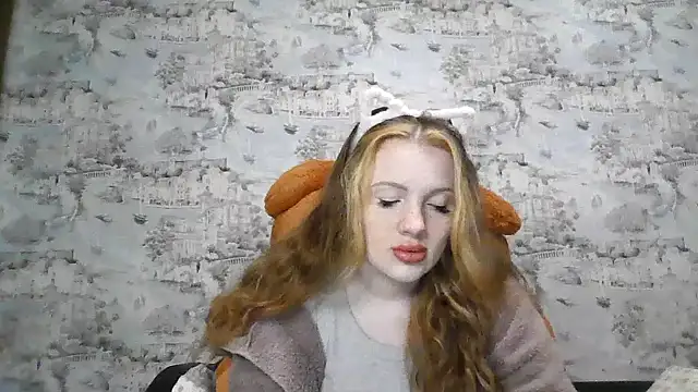 Eveline May online show from October 4, 2:26 pm