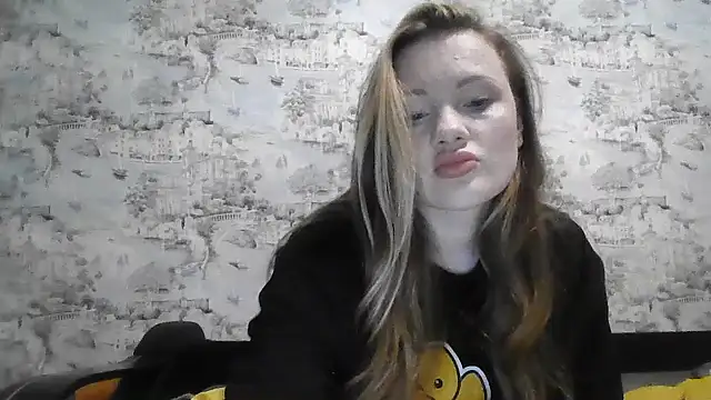 Snapshot of Eveline_May chatting on November 13, 8:41 pm Eveline May online show from November 13, 8:41 pm