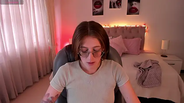 Emily Warren  online show from October 16, 7:37 pm