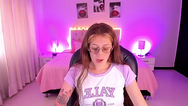 Emily Warren  online show from January 15, 7:28 pm