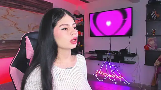 Snapshot of Cloe_roouse chatting on November 21, 8:51 pm Cloe roouse online show from November 21, 8:51 pm