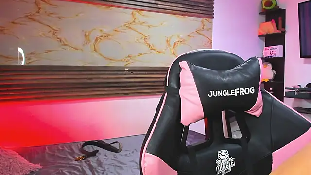 Snapshot of Cloe_roouse chatting on March 13, 7:42 pm Cloe roouse online show from March 13, 7:42 pm