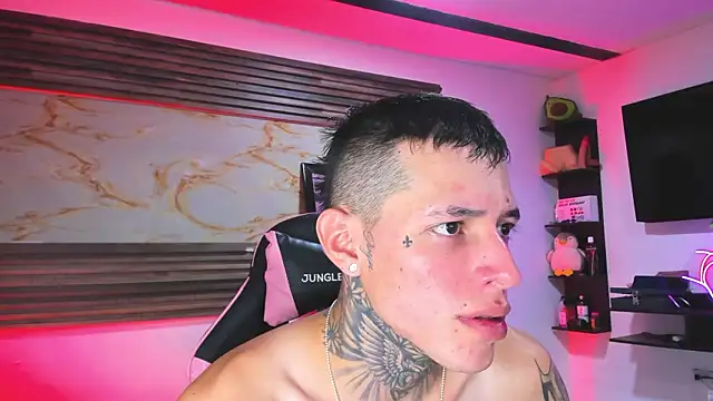 Snapshot of Cloe_roouse chatting on March 15, 1:28 pm Cloe roouse online show from March 15, 1:28 pm