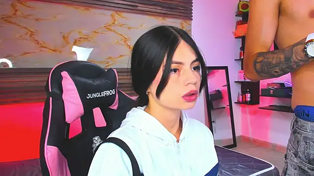 Snapshot of Cloe_roouse chatting on April 15, 8:09 pm Cloe roouse online show from April 15, 8:09 pm