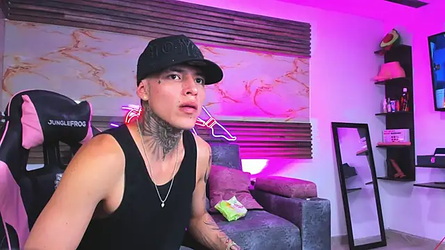 Snapshot of Cloe_roouse chatting on July 2, 2:22 am Cloe roouse online show from July 2, 2:22 am