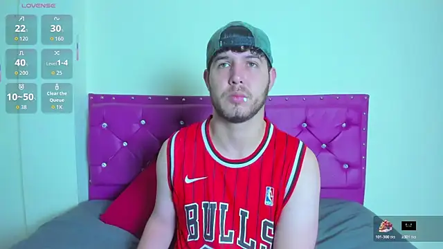 Snapshot of matthewlatin chatting on March 27, 12:49 am matthewlatin online show from March 27, 12:49 am