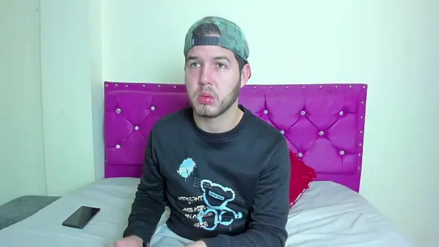 Snapshot of matthewlatin chatting on March 28, 9:03 pm matthewlatin online show from March 28, 9:03 pm