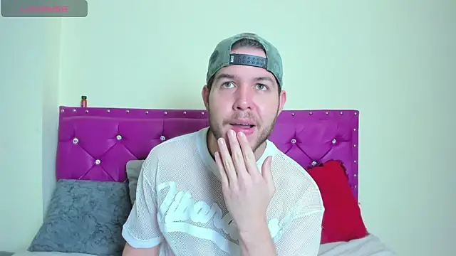 Snapshot of matthewlatin chatting on April 3, 1:25 am matthewlatin online show from April 3, 1:25 am