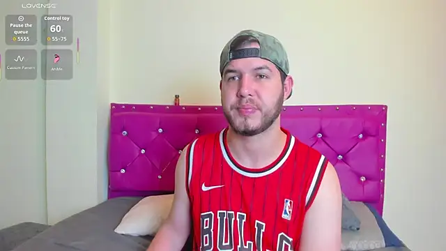 Snapshot of matthewlatin chatting on April 6, 4:57 am matthewlatin online show from April 6, 4:57 am