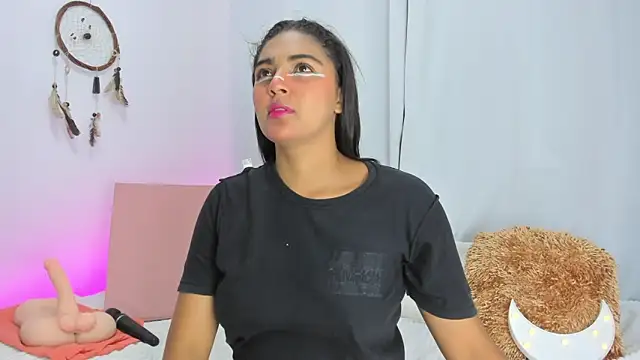 Melodymoore  online show from April 14, 7:31 pm