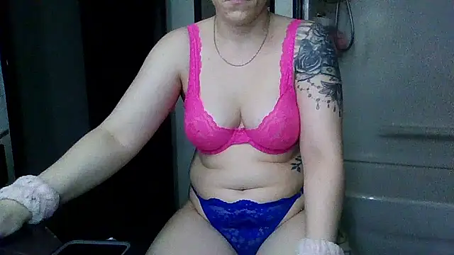 Snapshot of mrstoxox4594 chatting on September 27, 9:14 am mrstoxox4594 online show from September 27, 9:14 am