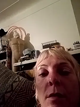 Foxxyhoneypott online show from June 15, 7:21 am