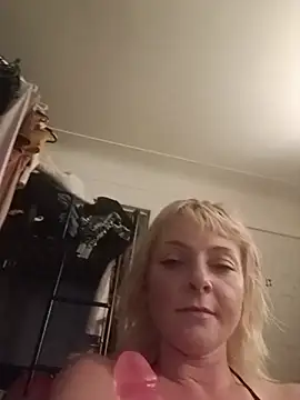 Foxxyhoneypott online show from June 17, 10:39 am