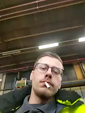 Snapshot of luckyluuk25 chatting on February 25, 1:17 pm luckyluuk25 online show from February 25, 1:17 pm